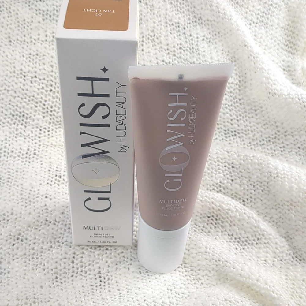 HUDA BEAUTY GloWish Multidew Skin Tint TAN LIGHT 07, 40ml/1.35fl oz
